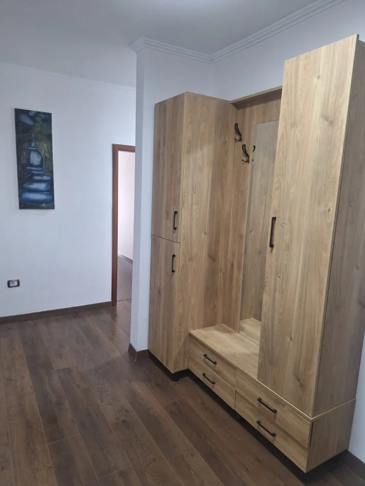 Tirane, jepet me qera apartament 2+1+Aneks+Ballkon Kati 5, 120 m² 700 € (don bosko)