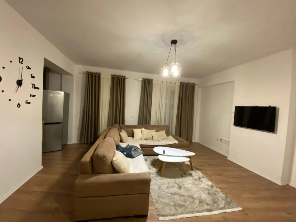 Tirane, jepet me qera apartament 1+1 Kati 3, 94 m² 800 € 