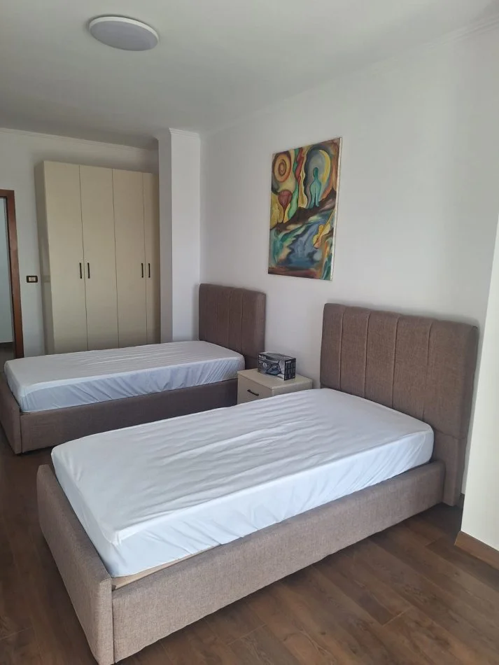 Tirane, jepet me qera apartament 2+1+Aneks+Ballkon Kati 5, 1 m² 700 € (DON BOSKO)