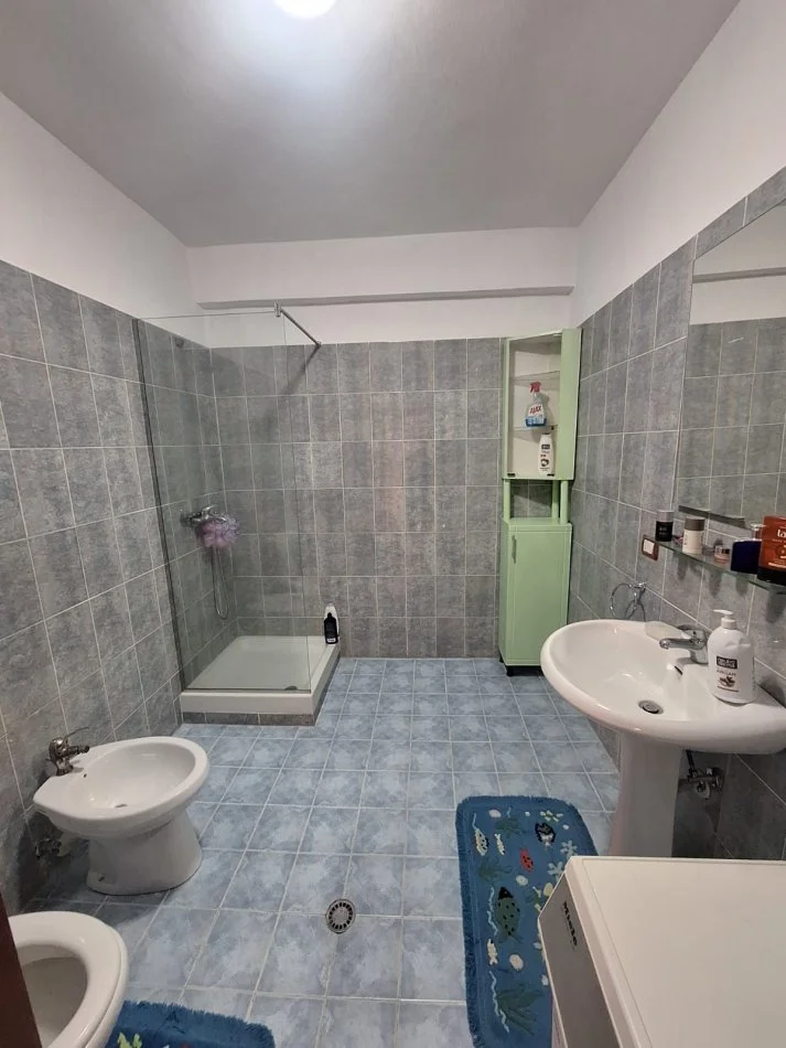 Tirane, jepet me qera apartament 2+1+Aneks+Ballkon Kati 5, 1 m² 700 € (DON BOSKO)