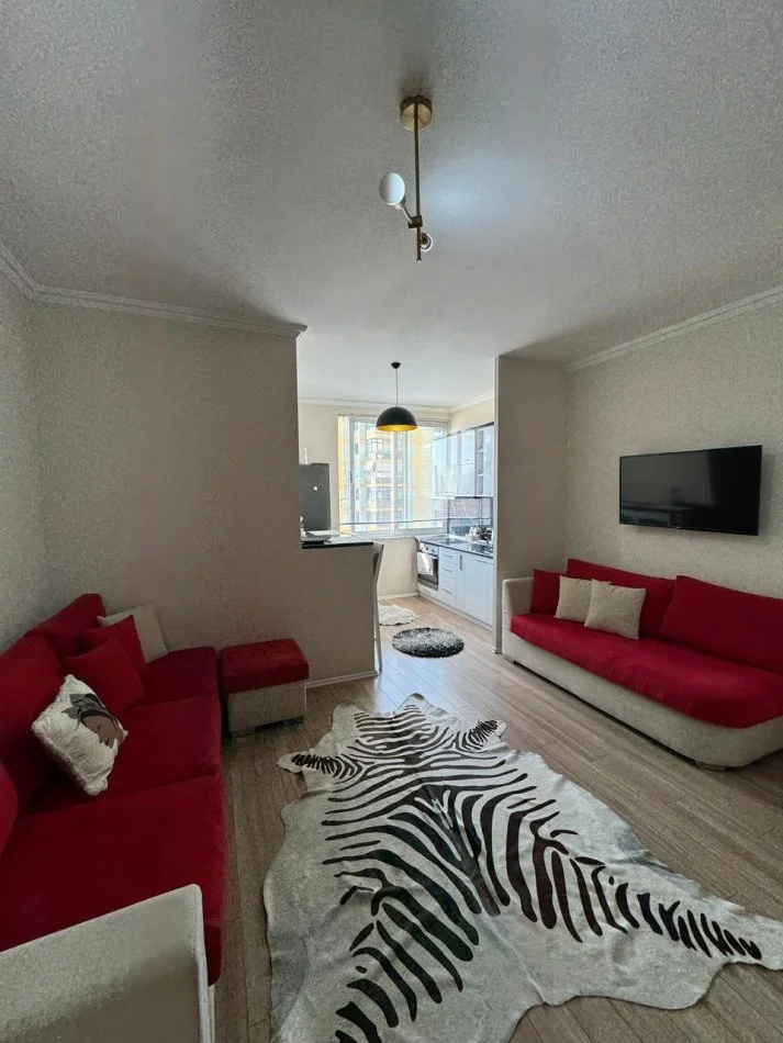 Tirane, jepet me qera apartament 1+1+Ballkon Kati 4, 60 m² 850 € (RRUGA E BARRIKADAVA)