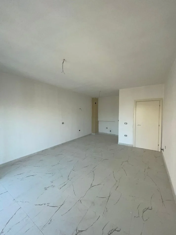 Tirane, shitet apartament 3+1+Ballkon Kati 4, 145 m² 333.500 € (Rruga Durresit)