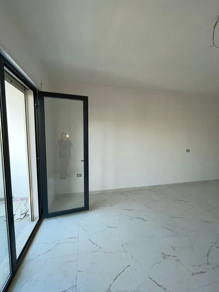 Tirane, shitet apartament 3+1+Ballkon Kati 4, 145 m² 333.500 € (Rruga Durresit)