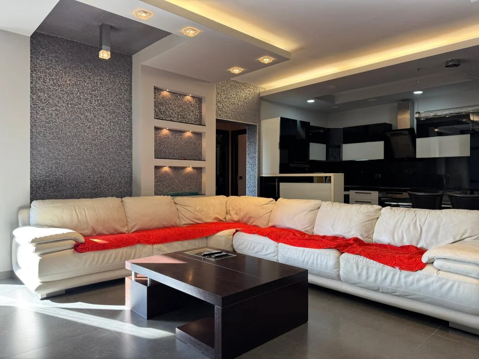 Tirane, shes apartament 2+1+Ballkon Kati 6, 130 m² 200.000 € (Selvia)