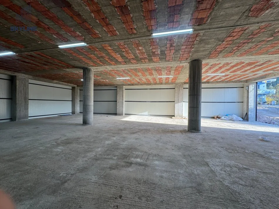 Tirane, jepet me qera magazine Kati 0, 260 m² 1.000 € (Kashar)