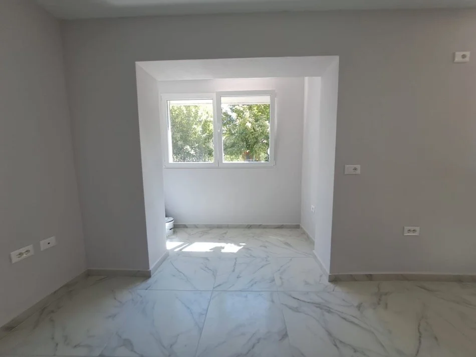 Tirane, shitet apartament 1+1 Kati 0, 60 m² 130.000 € (vasil shanto)