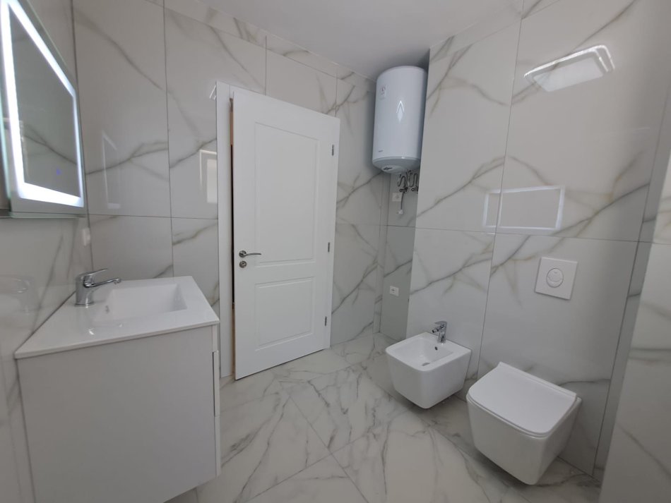 Tirane, shitet apartament 1+1 Kati 0, 60 m² 130.000 € (vasil shanto)