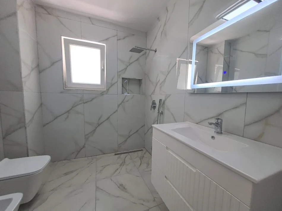 Tirane, shitet apartament 1+1 Kati 0, 60 m² 130.000 € (vasil shanto)