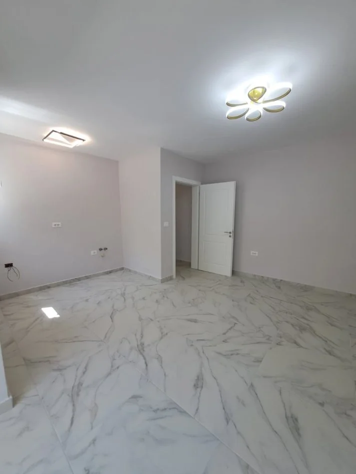 Tirane, shitet apartament 1+1 Kati 0, 60 m² 130.000 € (vasil shanto)