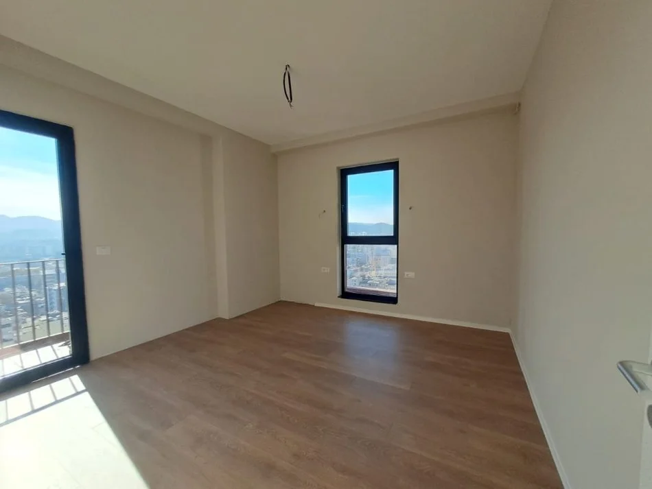 Tirane, jepet me qera zyre Kati 17, 160 m² 1.800 € (rruga kavajes)