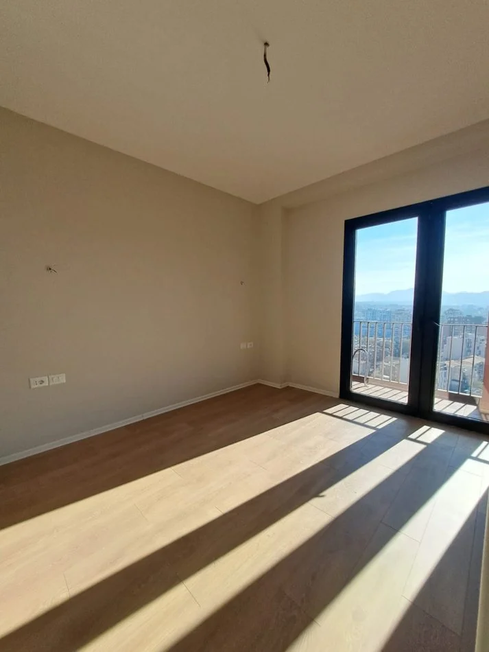 Tirane, jepet me qera zyre Kati 17, 160 m² 1.800 € (rruga kavajes)