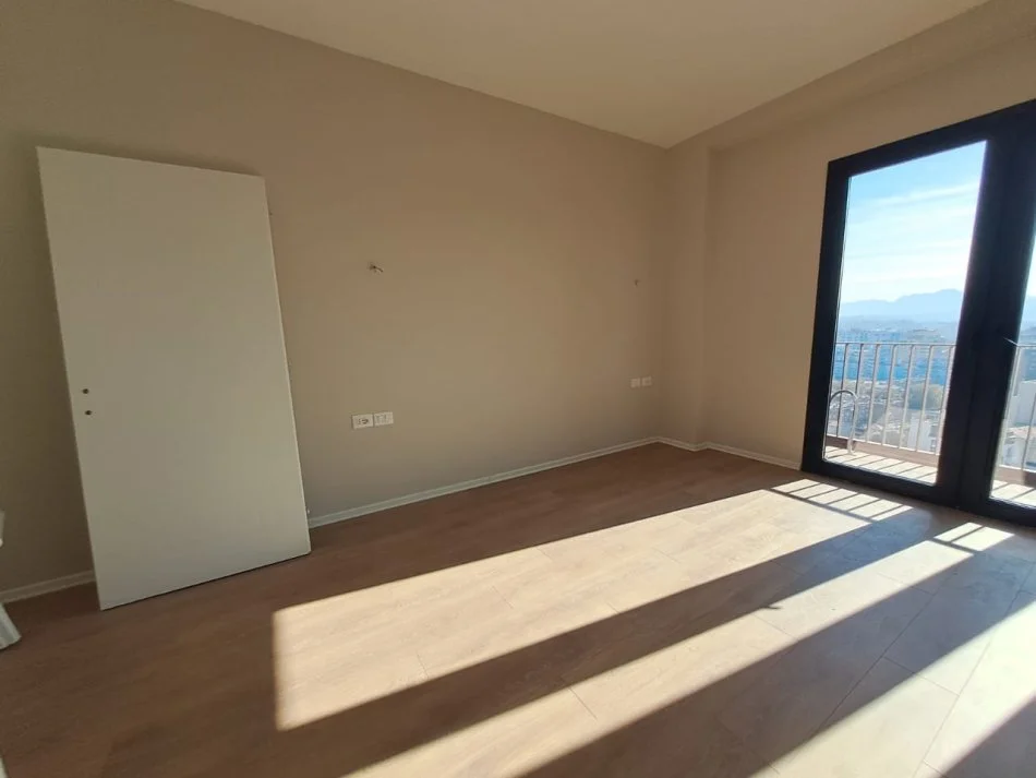 Tirane, jepet me qera zyre Kati 17, 160 m² 1.800 € (rruga kavajes)