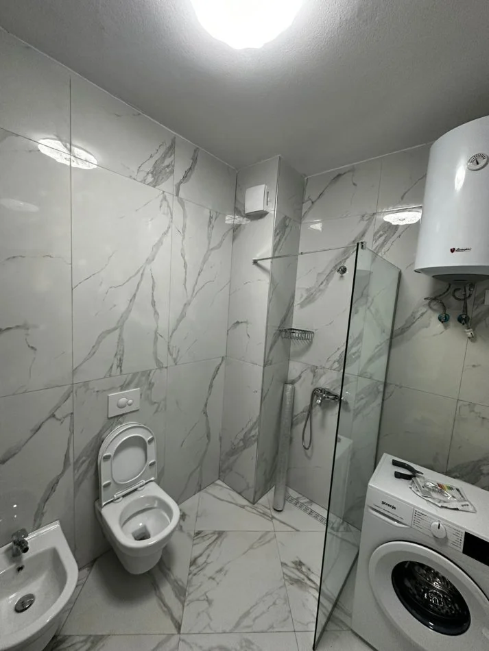 Tirane, jepet me qera apartament 1+1+Aneks+Ballkon Kati 3, 60 m² 500 € (Pazari Ri)