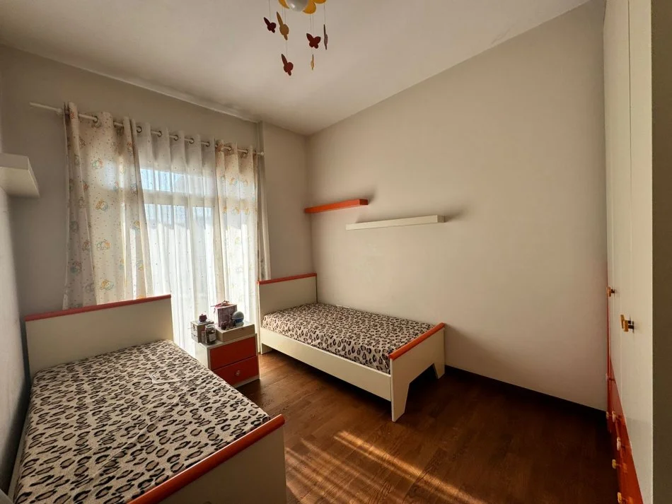 Tirane, shitet apartament 2+1 Kati 7, 97 m² 130.000 € (Fresk)