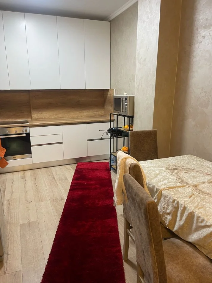 Tirane, jepet me qera apartament 3+1+Ballkon Kati 2, 101 m² 1.000 € (Kopshti Zoologjik)