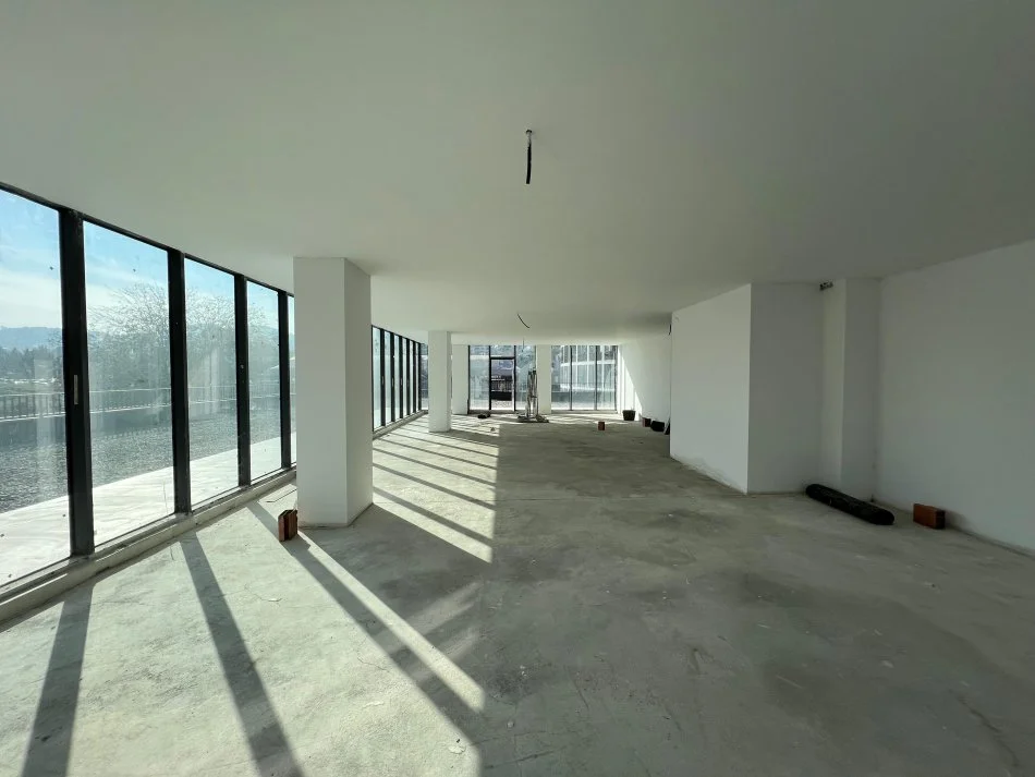 Tirane, jepet me qera ambjent biznesi Kati 1, 403 m² 4.500 € (RRUGA E KOSOVAREVE)