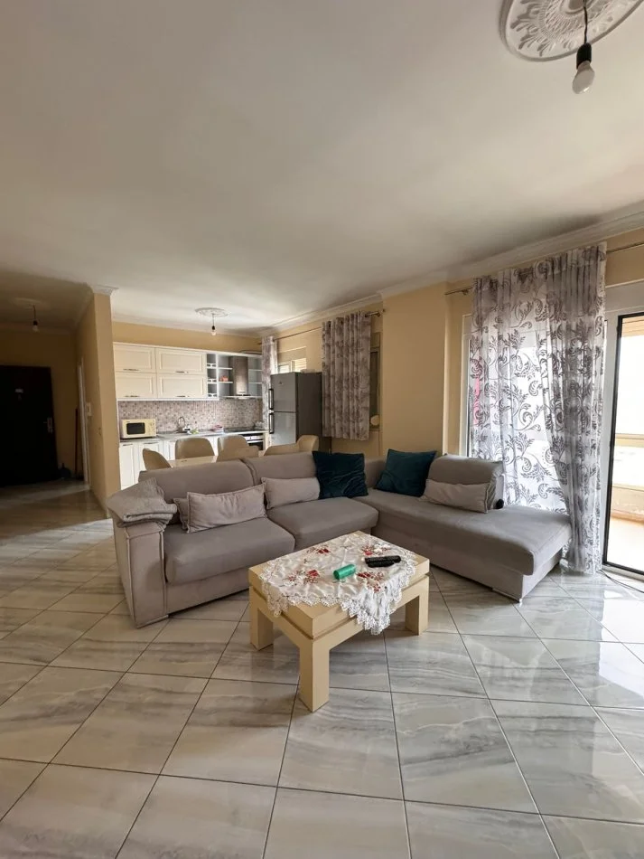 Durres, jepet me qera apartament 2+1+Aneks+Ballkon Kati 8, 110 m² 400 € (Ish Rajoni)