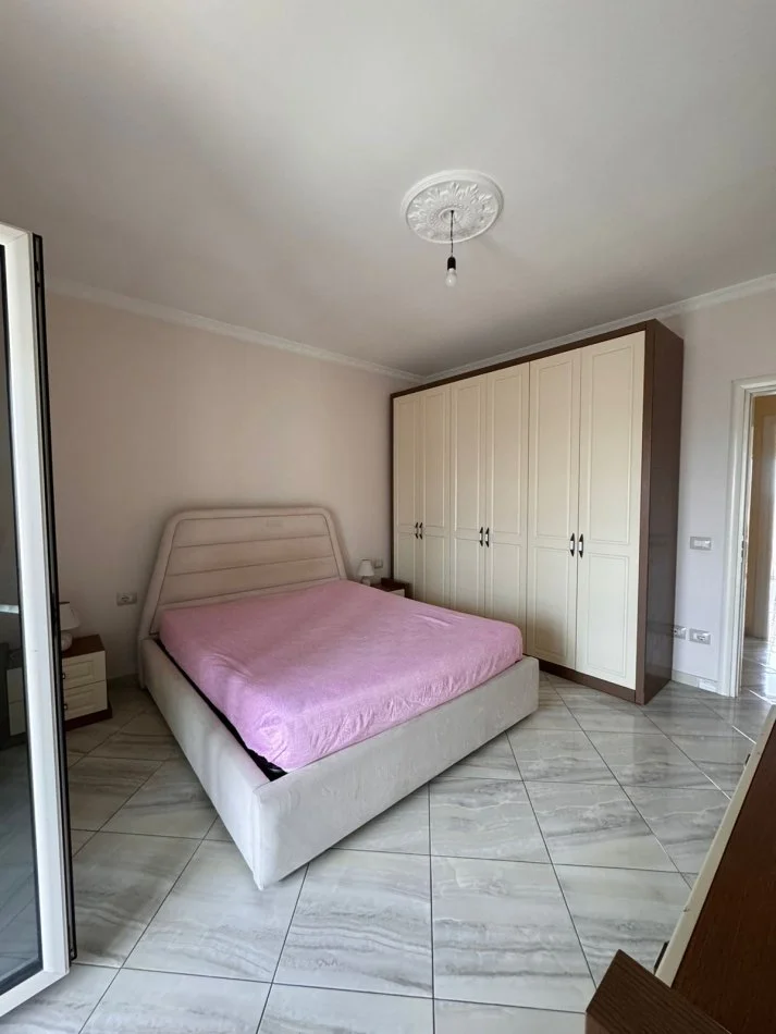 Durres, jepet me qera apartament 2+1+Aneks+Ballkon Kati 8, 110 m² 400 € (Ish Rajoni)