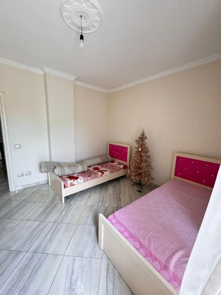 Durres, jepet me qera apartament 2+1+Aneks+Ballkon Kati 8, 110 m² 400 € (Ish Rajoni)