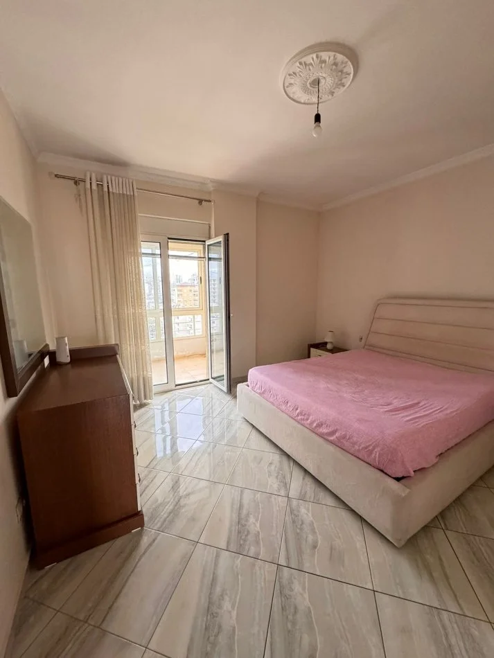 Durres, jepet me qera apartament 2+1+Aneks+Ballkon Kati 8, 110 m² 400 € (Ish Rajoni)