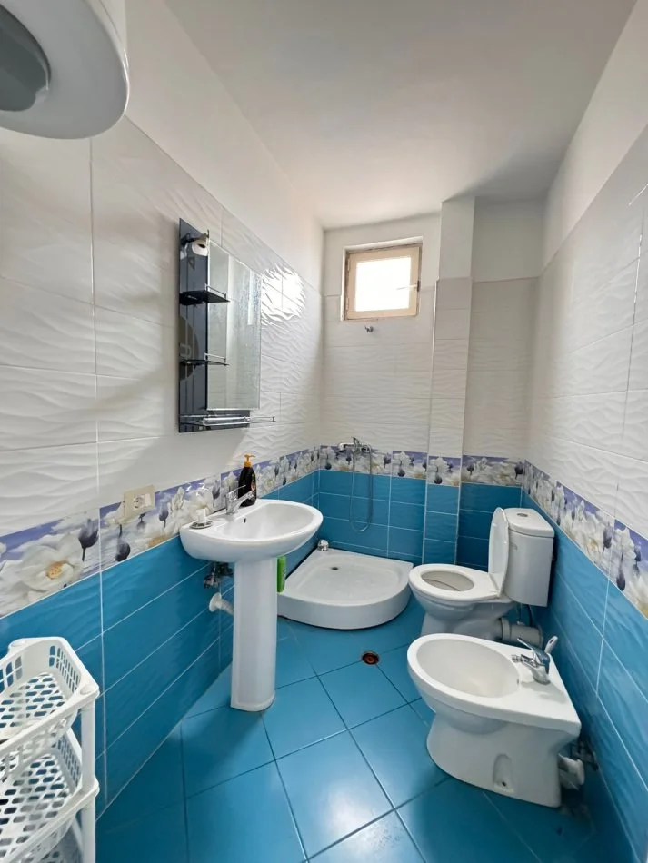 Durres, jepet me qera apartament 2+1+Aneks+Ballkon Kati 8, 110 m² 400 € (Ish Rajoni)