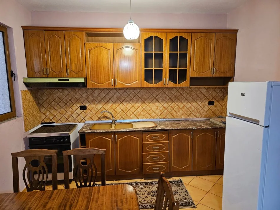 Tirane, jepet me qera apartament 2+1 Kati 2, 85 m² 400 € (don bosko)