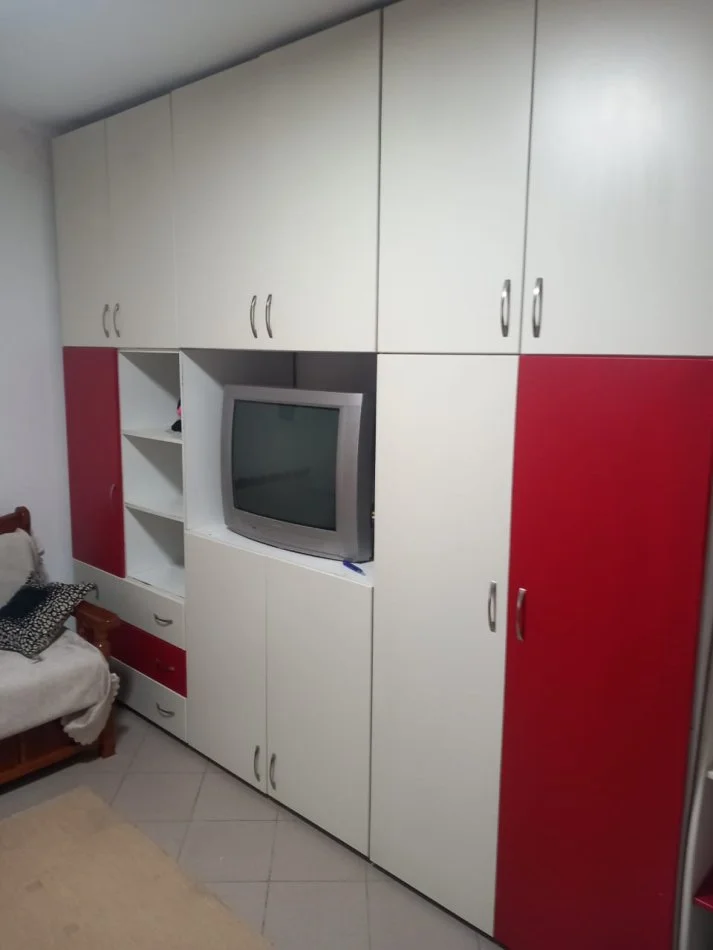 Tirane, jepet me qera shtepi 2+1+Ballkon , 110 m² 299 € i diskutushem