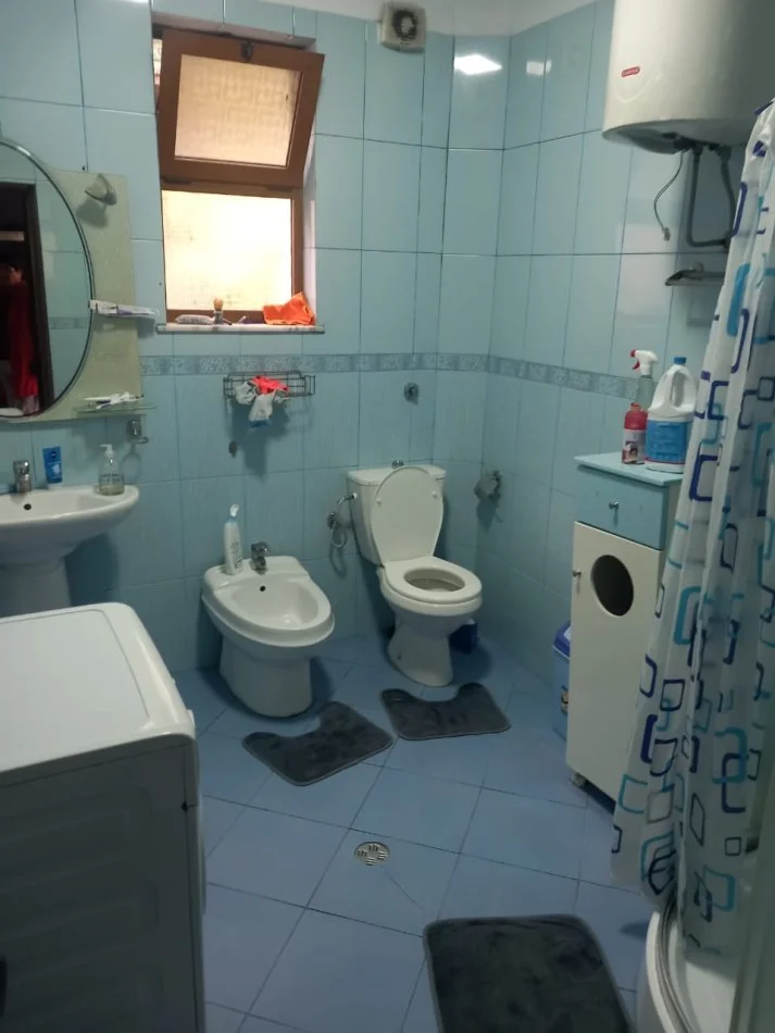 Tirane, jepet me qera shtepi 2+1+Ballkon , 110 m² 299 € i diskutushem