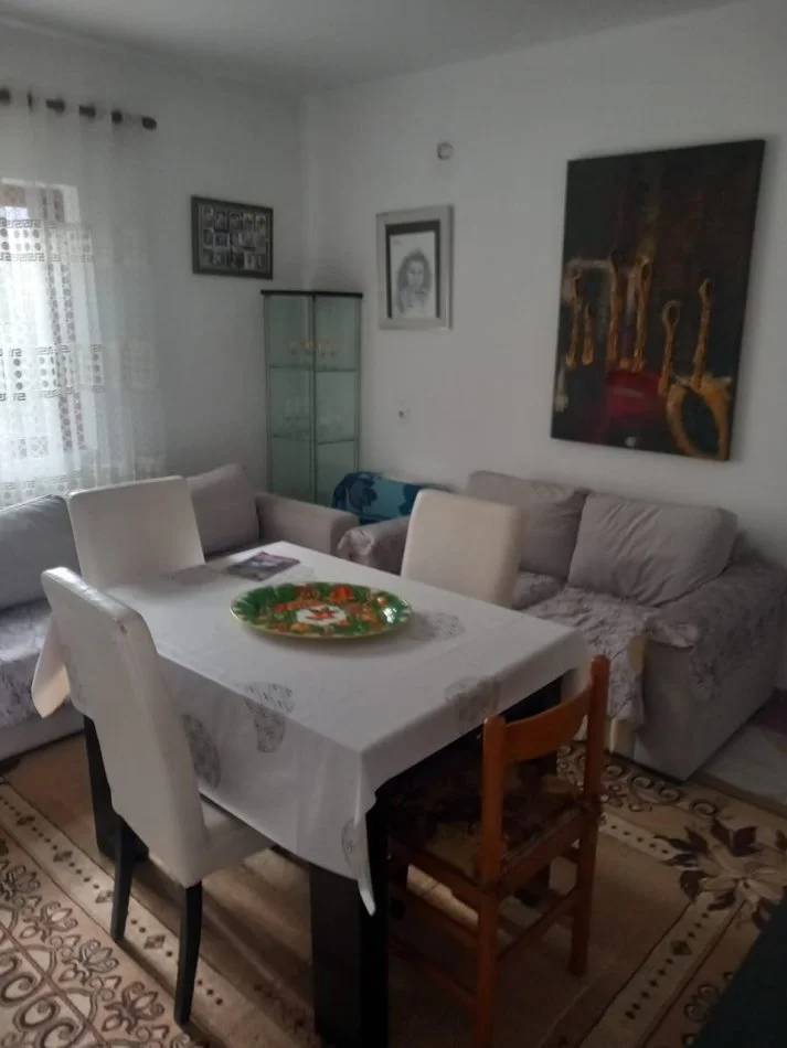 Tirane, jepet me qera shtepi 2+1+Ballkon , 110 m² 299 € i diskutushem