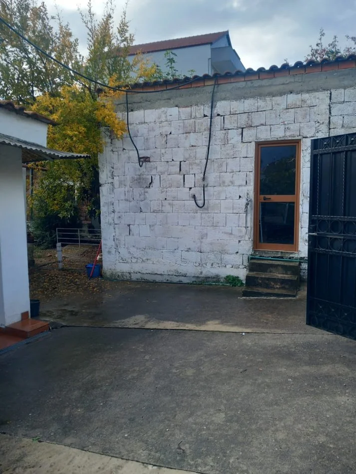 Tirane, jepet me qera shtepi 2+1+Ballkon , 110 m² 299 € i diskutushem