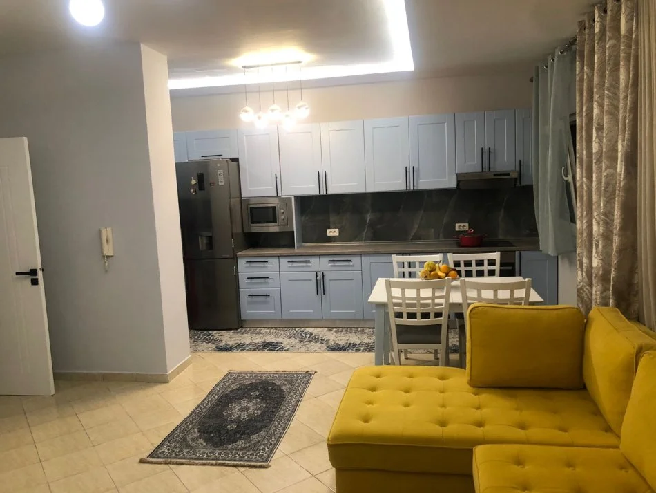 Apartament 2+1 me qira tek Komuna e Parisit