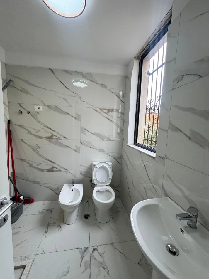 Tirane, shes apartament 2+1+Ballkon Kati 2, 75 m² 187.500 € (Myslym Shyri)