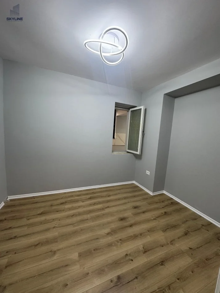 Tirane, shitet apartament 2+1+Ballkon Kati 2, 75 m² (Rruga Kryesore Myslym Shyri)