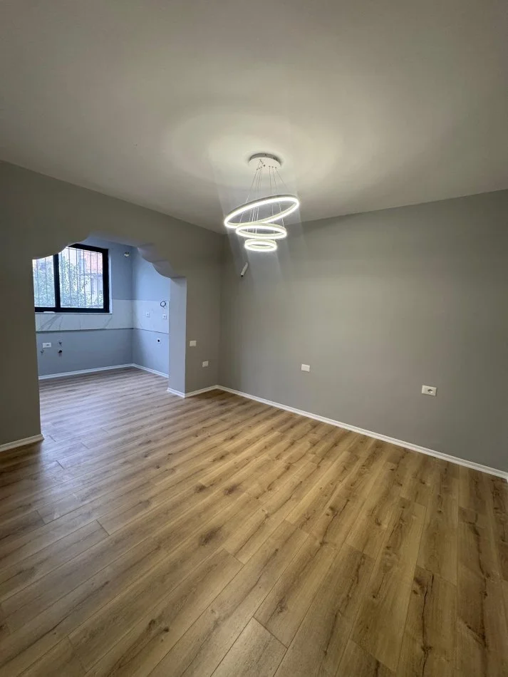 Tirane, shes apartament 2+1+Ballkon Kati 2, 75 m² 187.500 € (Myslym Shyri)