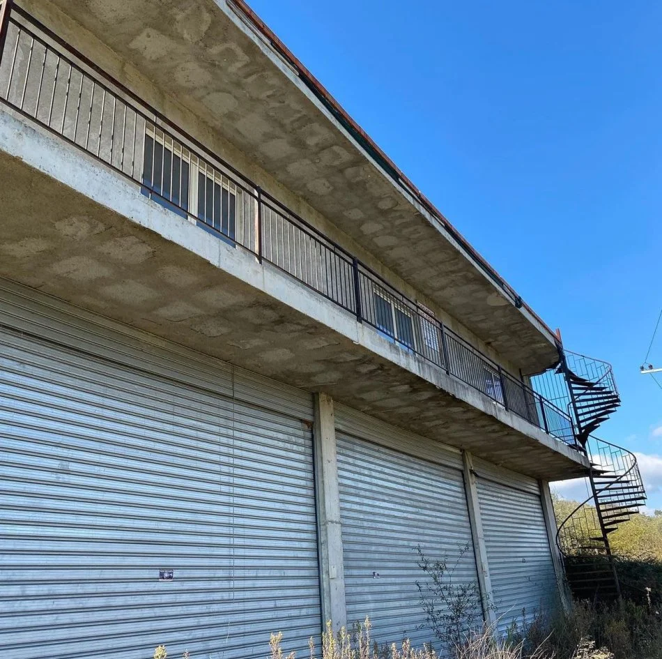 Tirane, jepet me qera magazine , 600 m² 700 € (Marikaj)