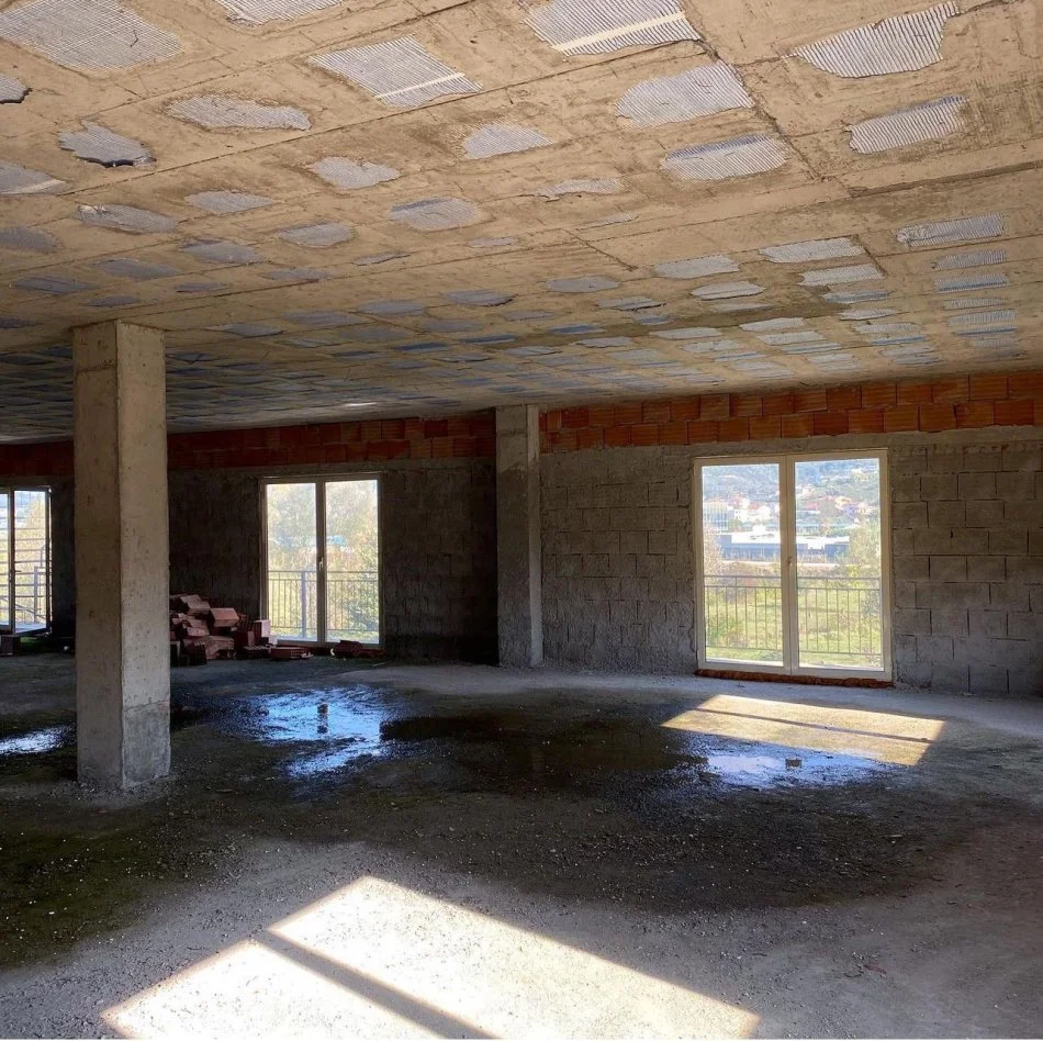 Tirane, jepet me qera magazine , 600 m² 700 € (Marikaj)