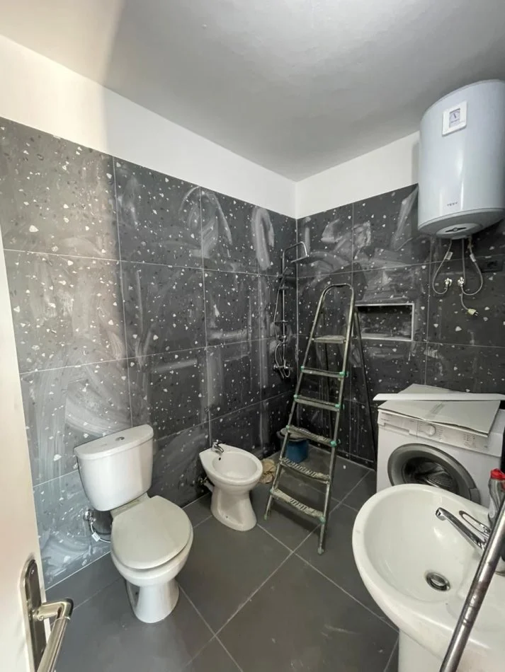 Tirane, jepet me qera Kati 10, 