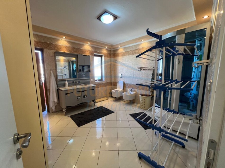 Tirane, shitet apartament 2+1 Kati 4, 90 m² 175.000 € (Rruga e Kavajes)