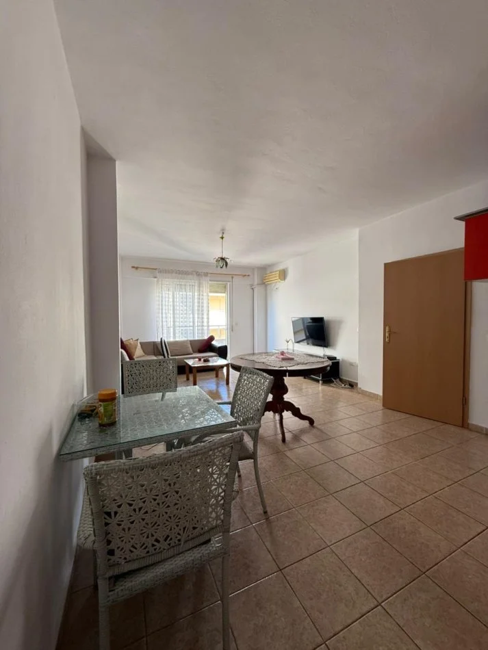 Durres, jepet me qera apartament 1+1 Kati 2, 50 m² 300 € (Rruga Pavaresia| Plazh)