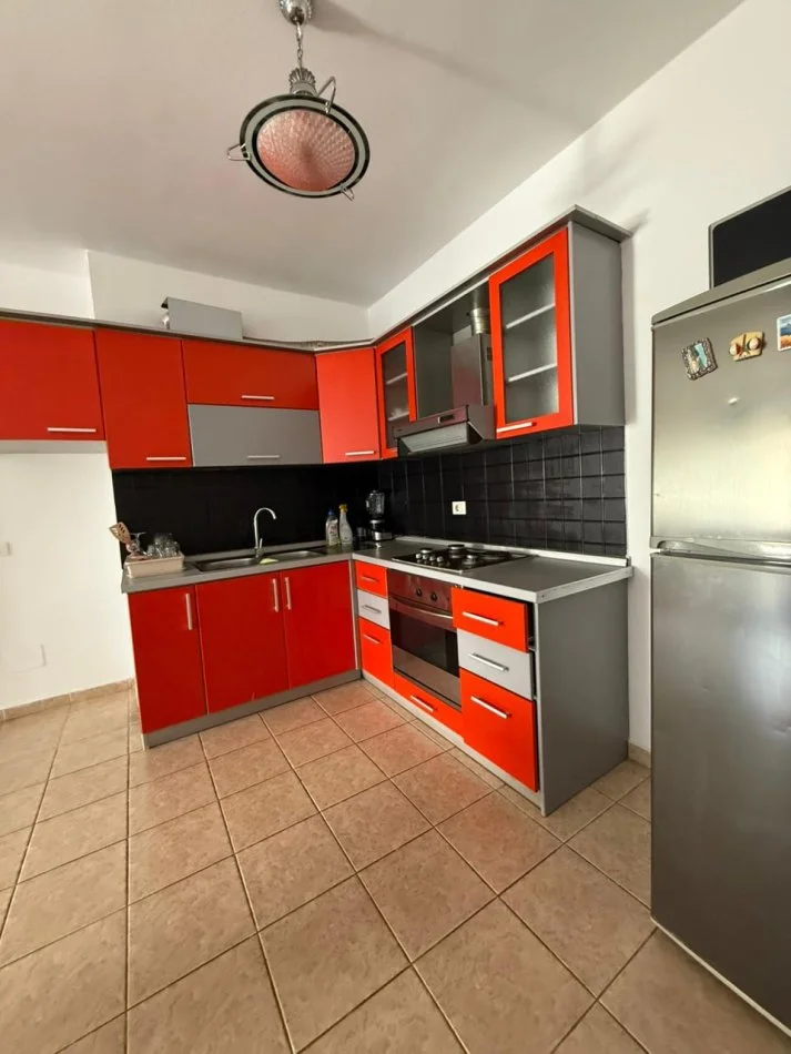 Durres, jepet me qera apartament 1+1 Kati 2, 50 m² 300 € (Rruga Pavaresia| Plazh)