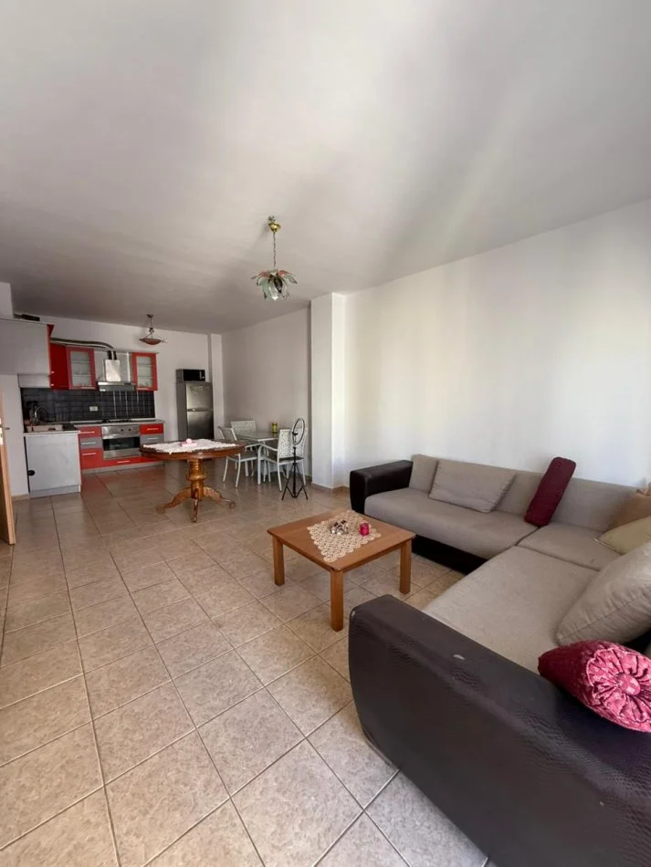 Durres, jepet me qera apartament 1+1 Kati 2, 50 m² 300 € (Rruga Pavaresia| Plazh)