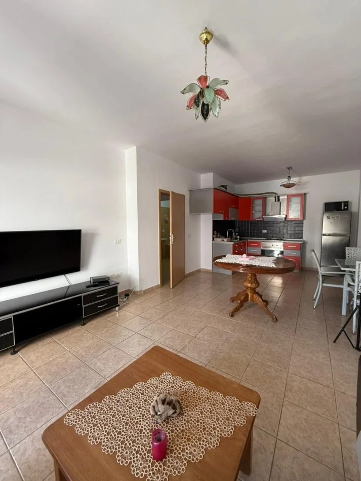 Durres, jepet me qera apartament 1+1 Kati 2, 50 m² 300 € (Rruga Pavaresia| Plazh)