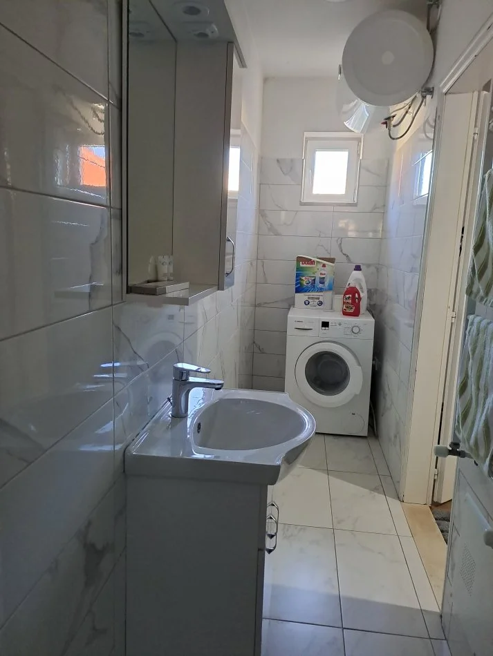 Tirane, Apartament 3+1+2 me qira  Kati 1, 120 m² 1.000 € (Rruga Dibres)