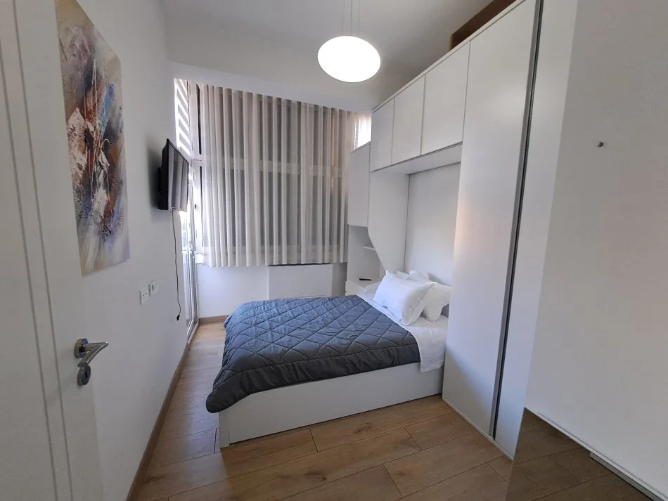 Tirane, Apartament 3+1+2 me qira  Kati 1, 120 m² 1.000 € (Rruga Dibres)