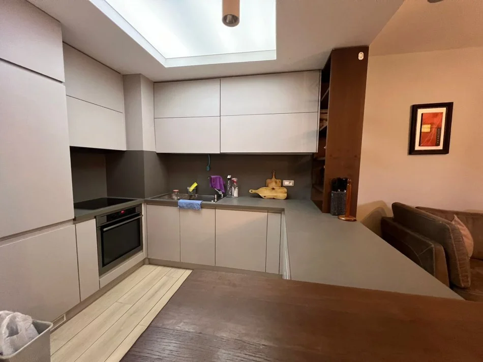 Tirane, jepet me qera apartament 2+1+Ballkon Kati 3, 105 m² 650 € (Ish-Parku)