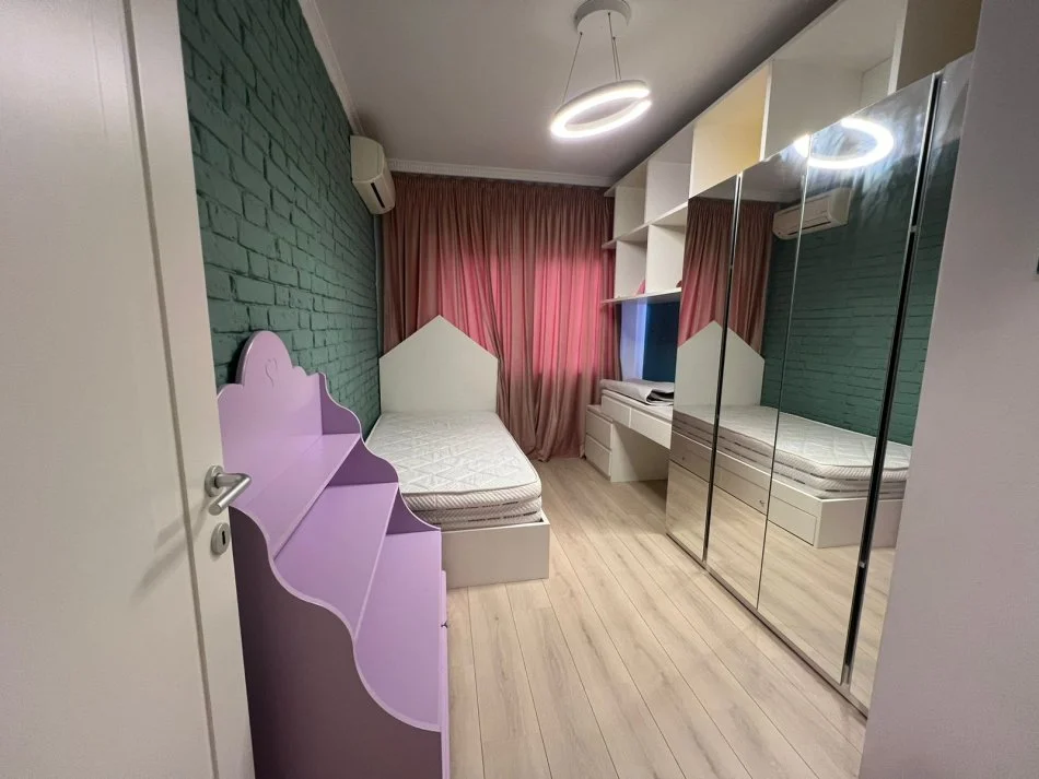 Tirane, jepet me qera apartament 2+1+Ballkon Kati 3, 105 m² 650 € (Ish-Parku)