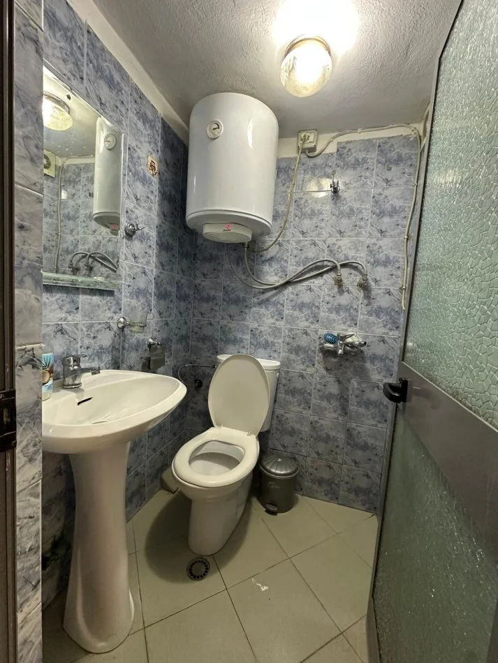 Tirane, jepet me qera ambjent biznesi Kati 0, 40 m² 500 € (bulevardi zhan d'ark)