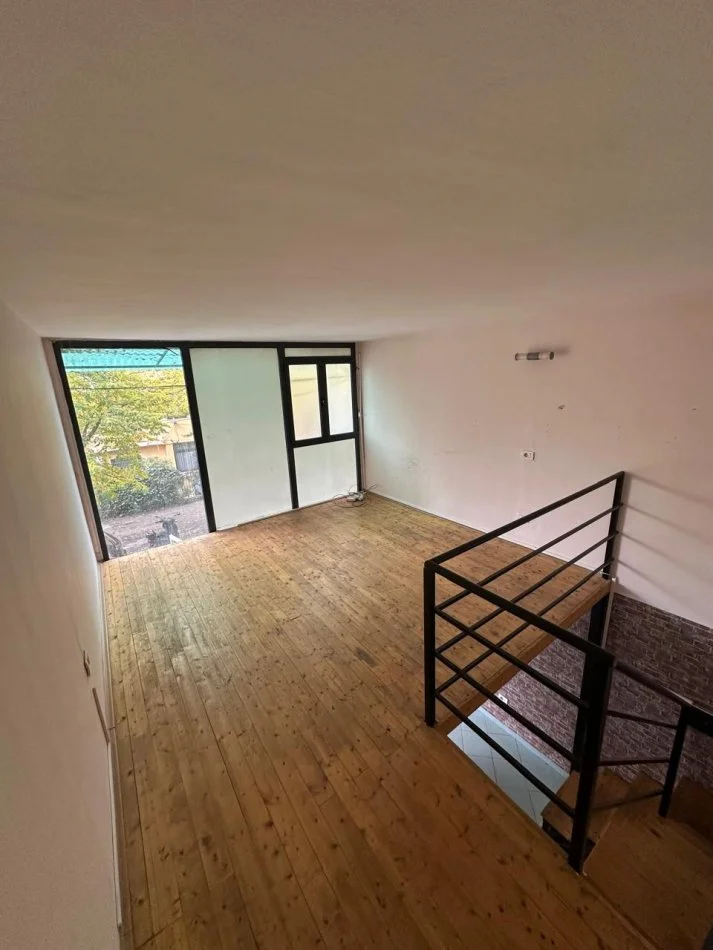 Tirane, jepet me qera ambjent biznesi Kati 0, 40 m² 500 € (bulevardi zhan d'ark)