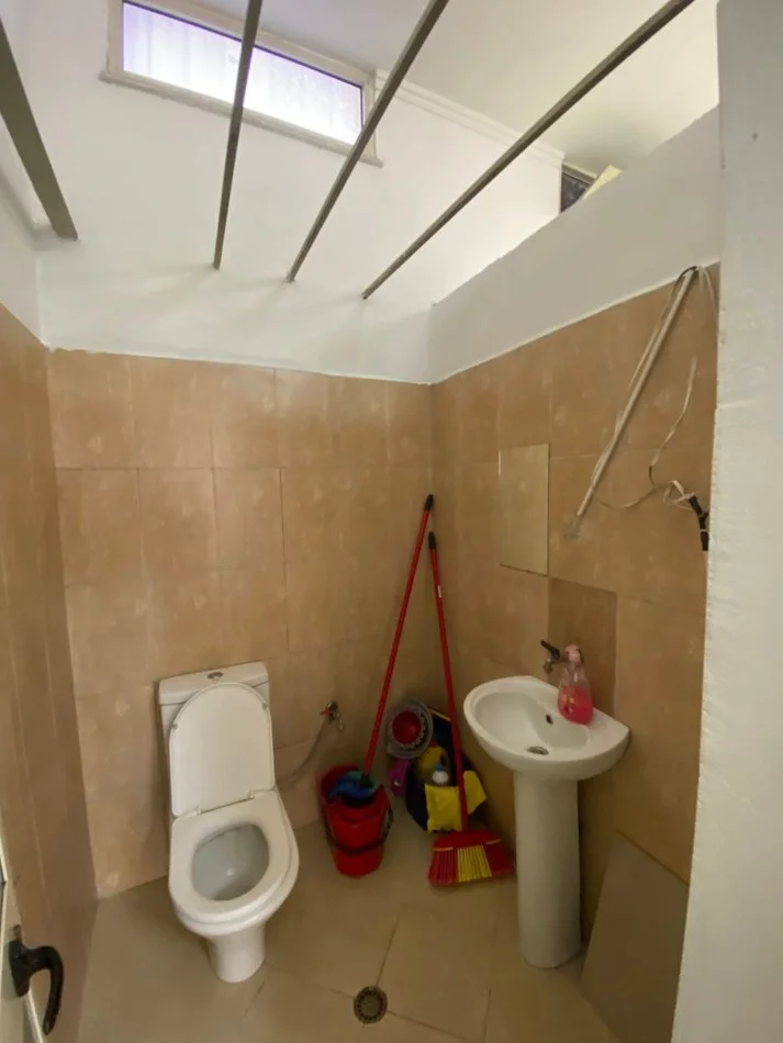 Durres, jepet me qera ambjent biznesi Kati 0, 100 m² 700 € (Rruga Sotir Noka)