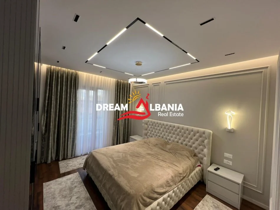 Tirane, jepet me qera apartament 2+1 Kati 3, 124 m² 1.000 € (Farmacia 10 ne Kompleksin Arlis)
